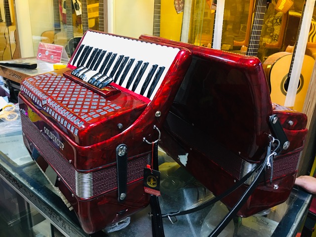 Golden cup Accordion