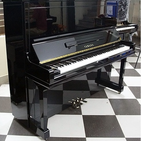 YAMAHA U30A