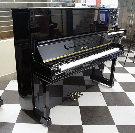 Piano Yamaha YU30