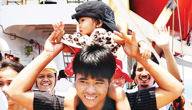 Sống sót sau 25 giờ bơi giữa đại dương