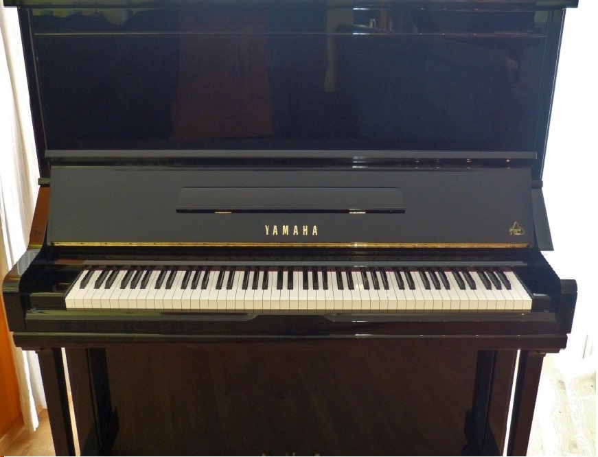 Piano Yamaha YU3